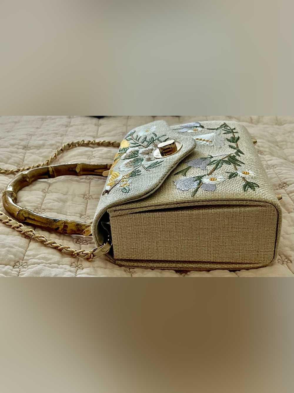 Tommy Bahama Bird & Floral Embroidered Canvas Bamboo Top Handle w Unique Chain - Picture 5 of 16